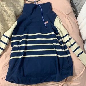 Vineyard vines pull over